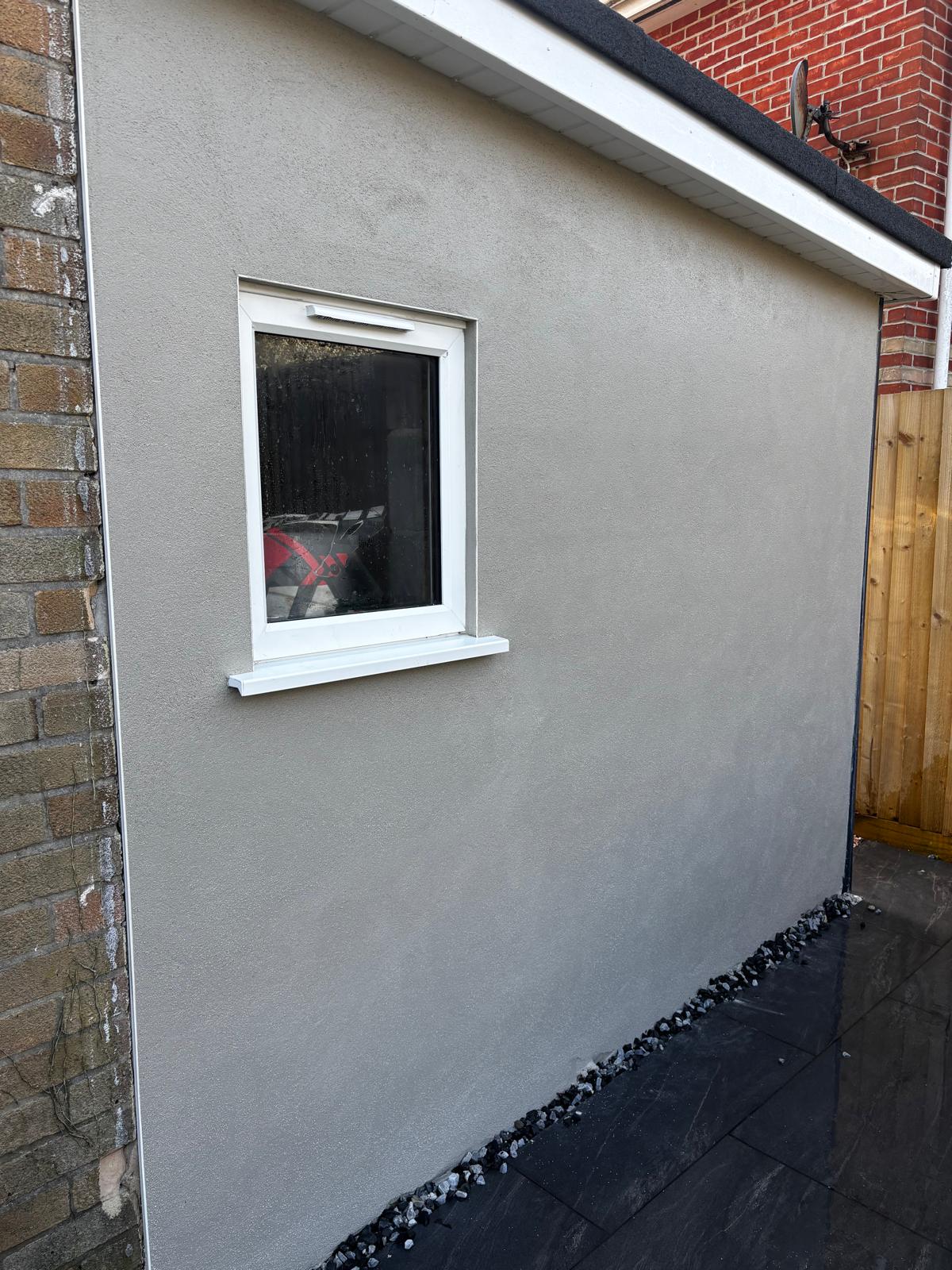 Smooth, professionally finished plaster wall – perfect skim finish